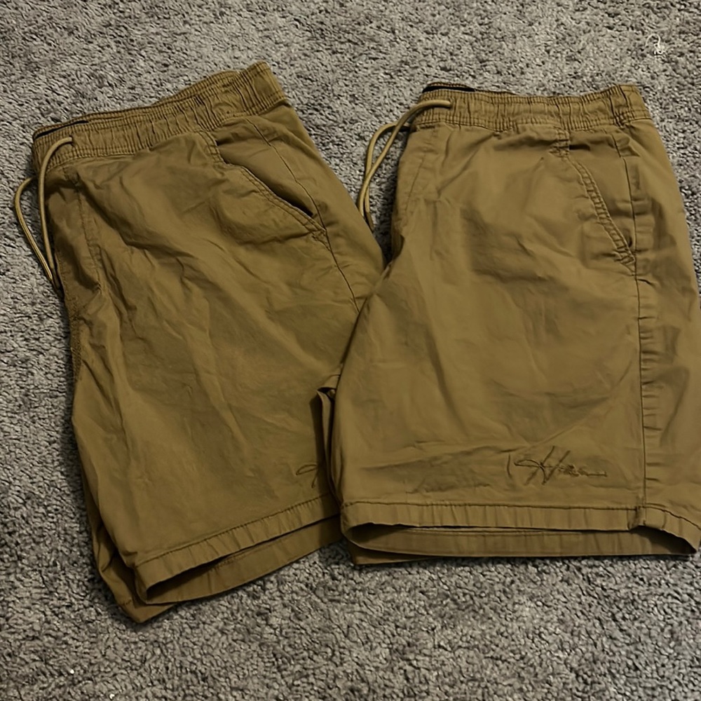Men’s khaki shorts